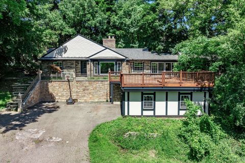 A home in Bloomfield Twp