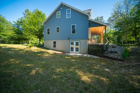 A home in Springdale Twp