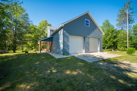 A home in Springdale Twp