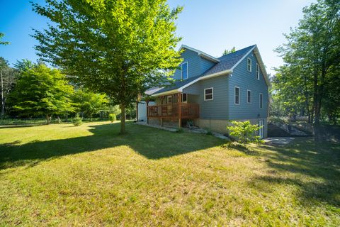 A home in Springdale Twp