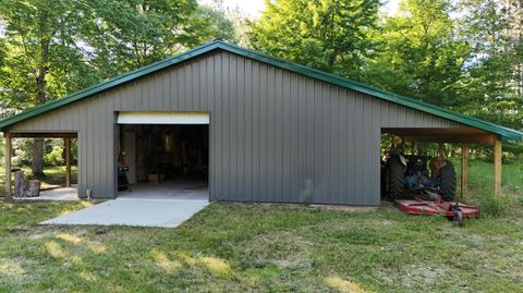 A home in Springdale Twp