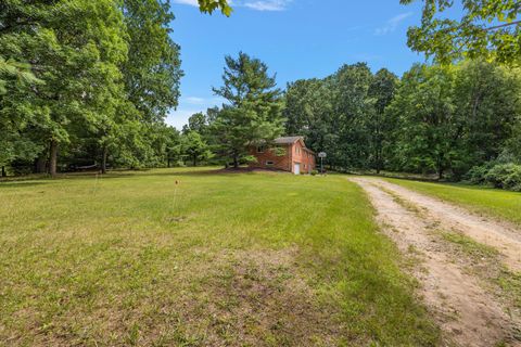 A home in Putnam Twp