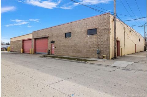 6746 Dodge Avenue Warren City MI 48091