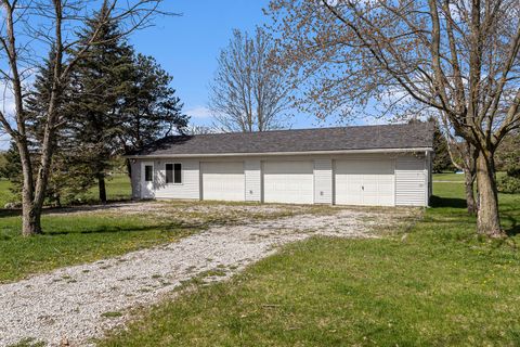 A home in Putnam Twp