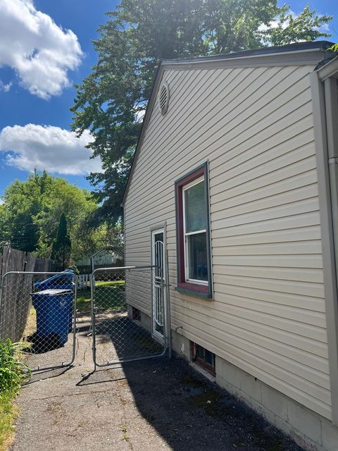 A home in Dearborn Heights