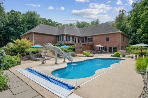 A home in Putnam Twp