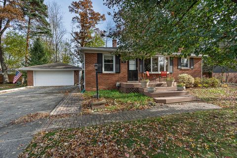 A home in West Bloomfield Twp