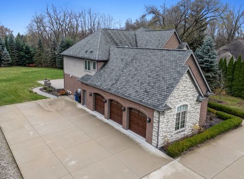 A home in Bloomfield Twp