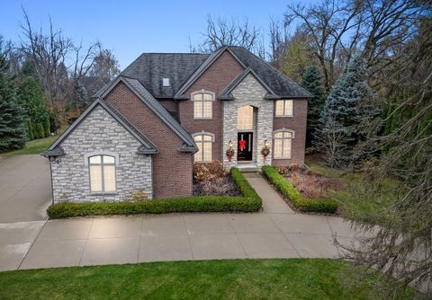 A home in Bloomfield Twp