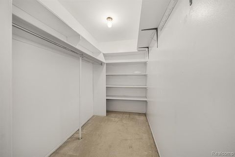 A home in FarmingtonHillsCity_Oakland