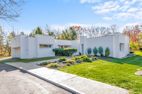 A home in West Bloomfield Twp