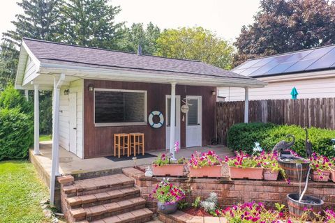 A home in Grand Blanc Twp