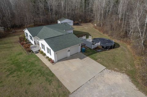 A home in Greendale Twp