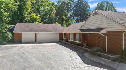 A home in Bloomfield Twp