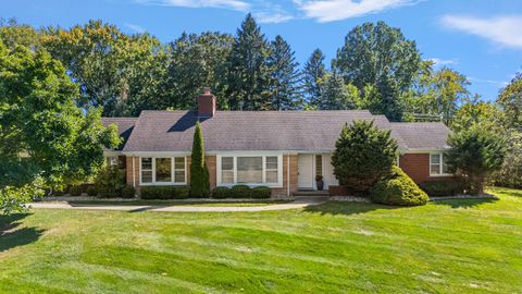 A home in Bloomfield Twp