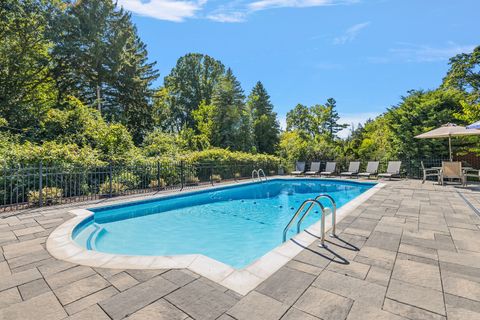 A home in Bloomfield Twp