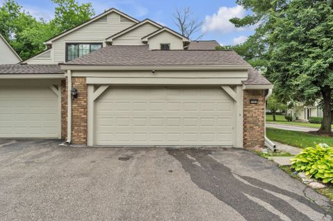 A home in West Bloomfield Twp