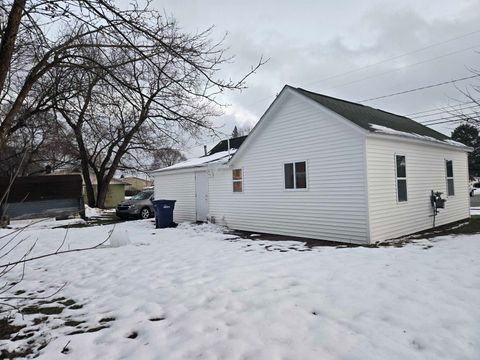 A home in Grayling Twp