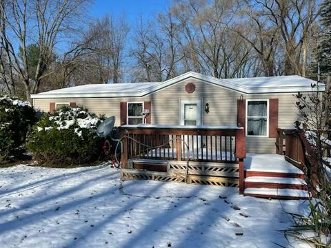 A home in Edwardsburg Vlg