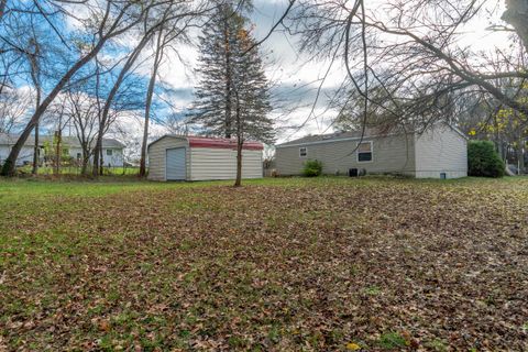 A home in Edwardsburg Vlg