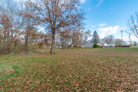 A home in Edwardsburg Vlg