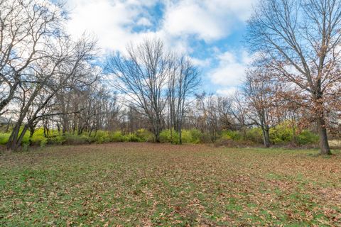 A home in Edwardsburg Vlg