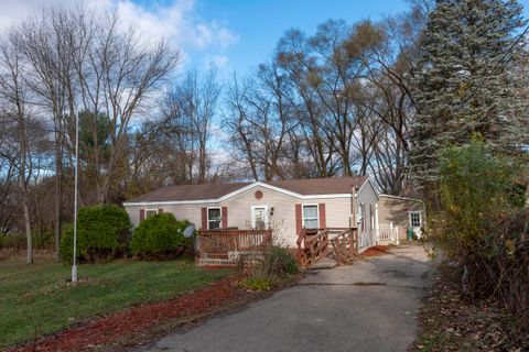 A home in Edwardsburg Vlg