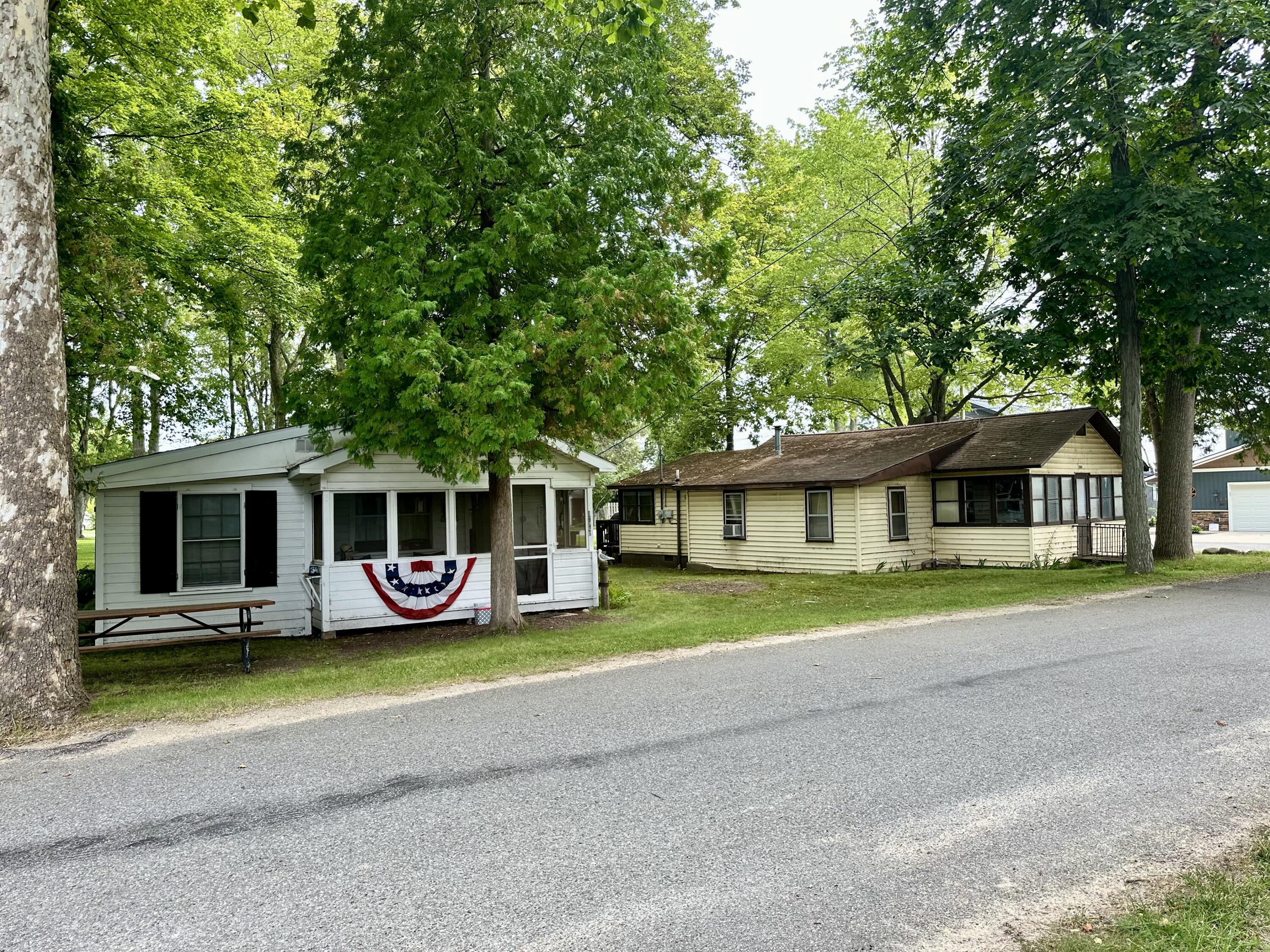 Photo 41 of 44 of 12940 Cleland Avenue house