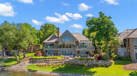 A home in West Bloomfield Twp