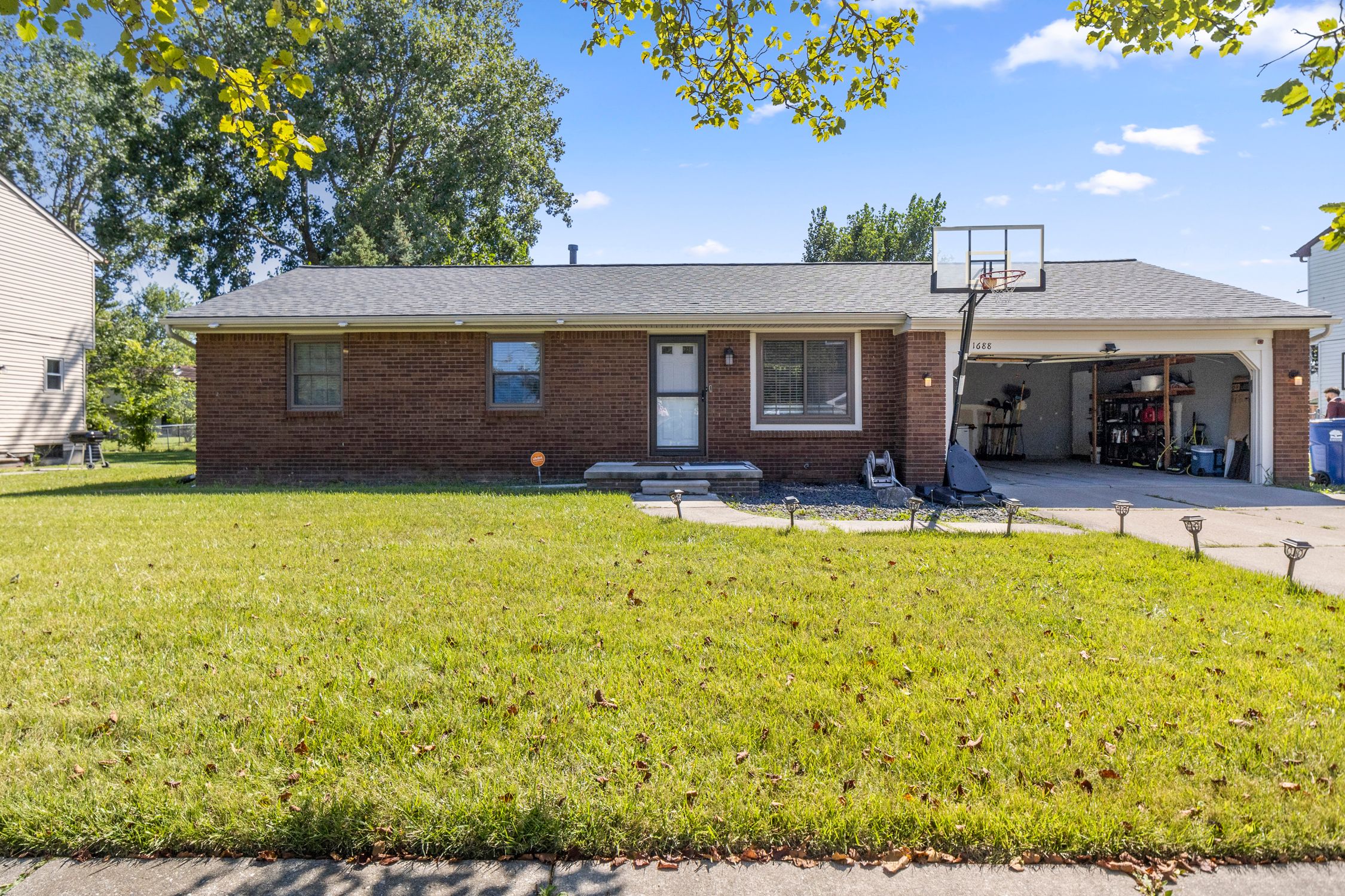 View Canton Twp, MI 48187 house
