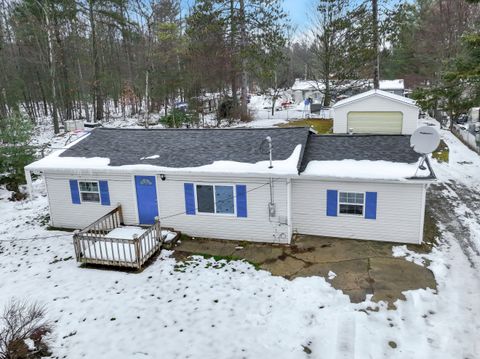 A home in Roscommon Twp