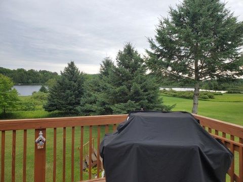 A home in Edwards Twp