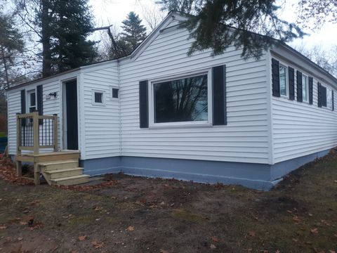 A home in Elk Rapids Vlg