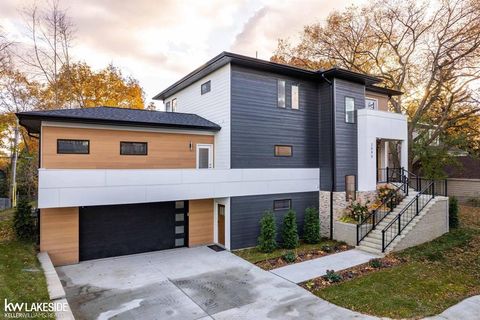 A home in West Bloomfield Twp