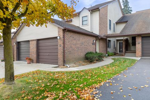 A home in West Bloomfield Twp