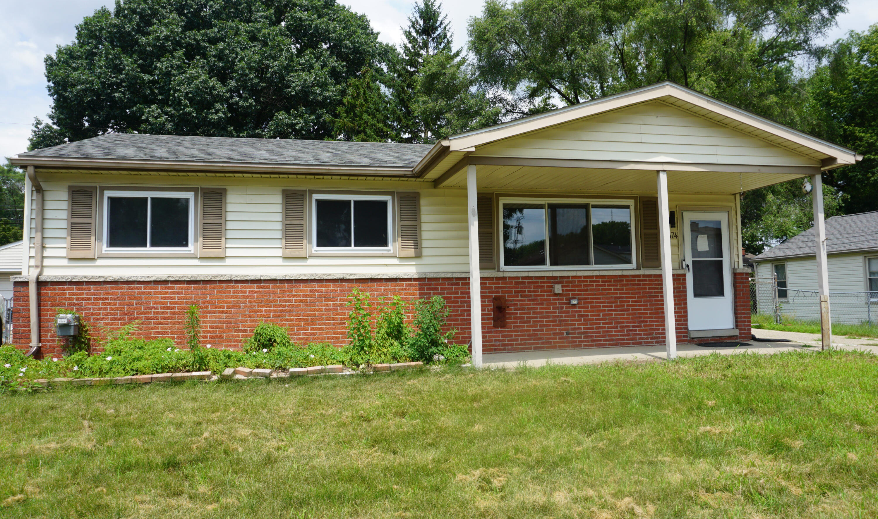 View Wayne, MI 48184 property