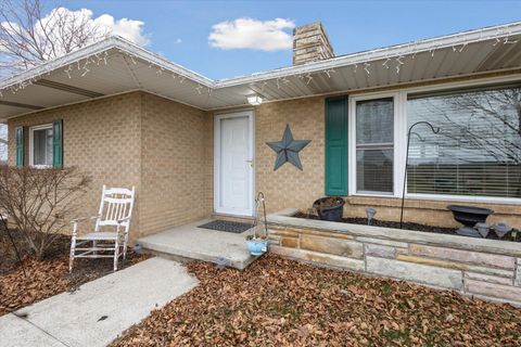 A home in Bloomer Twp