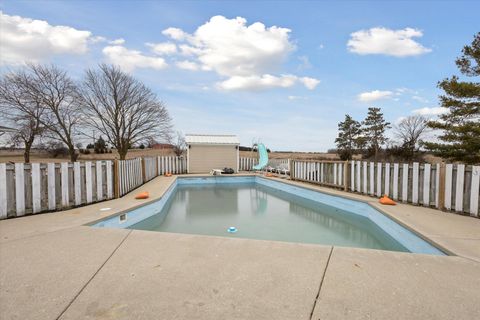 A home in Bloomer Twp