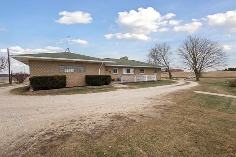 A home in Bloomer Twp