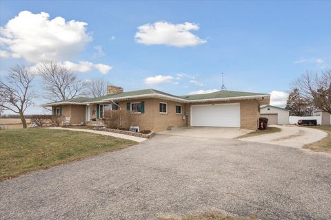 A home in Bloomer Twp