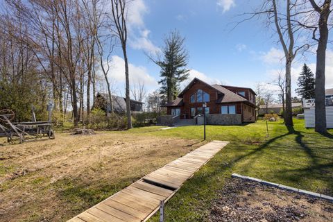 A home in Bloomingdale Twp