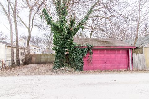 A home in Pleasant Ridge