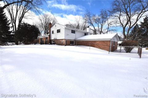 A home in Bloomfield Twp