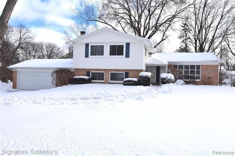 A home in Bloomfield Twp