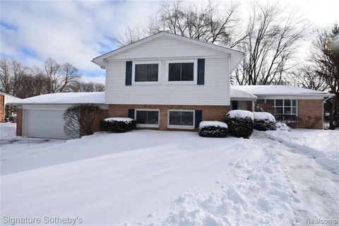 A home in Bloomfield Twp