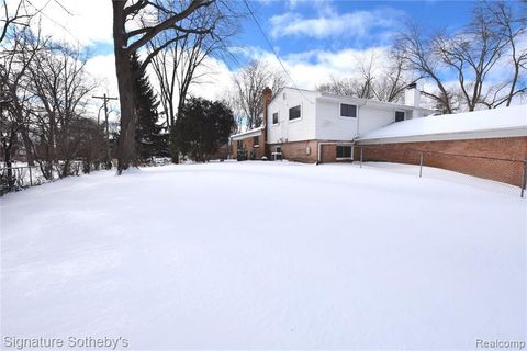 A home in Bloomfield Twp