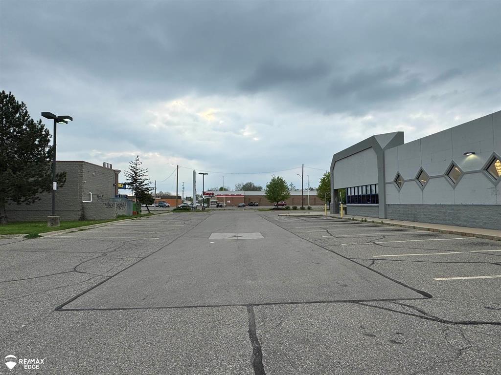 1124 N Ballenger Highway