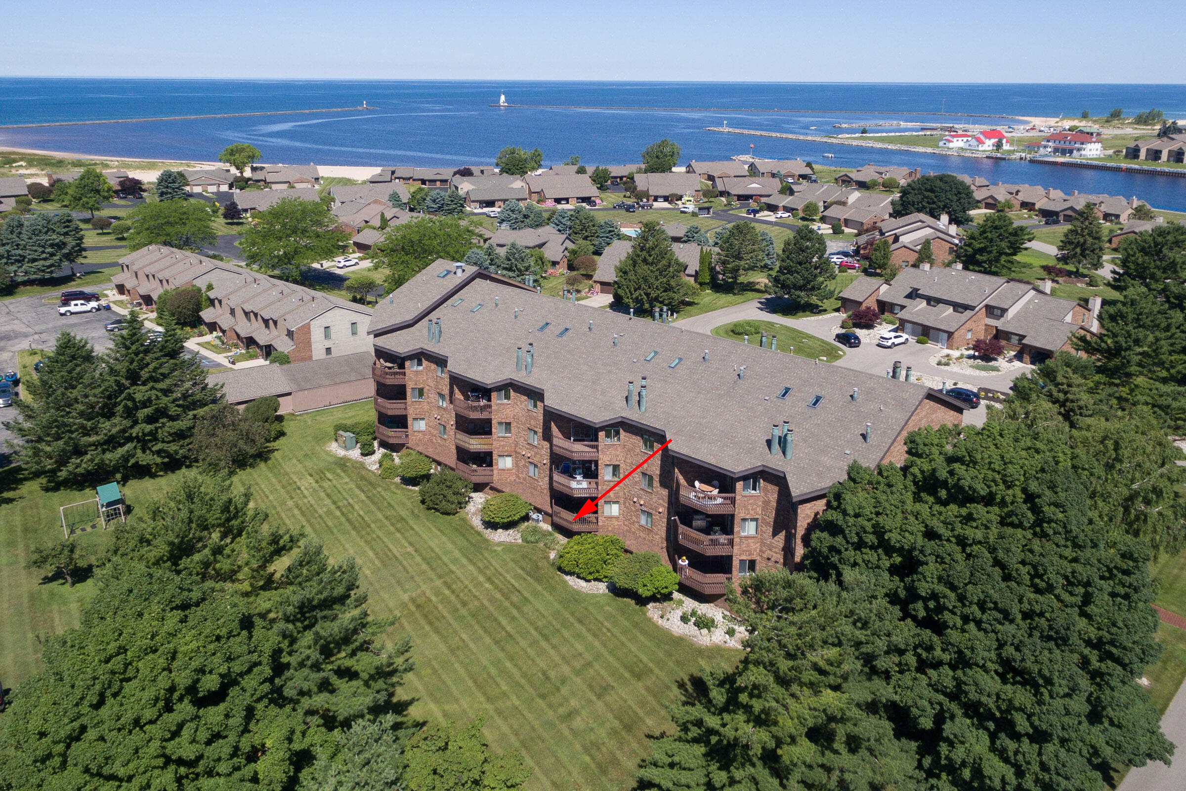 View Ludington, MI 49431 condo