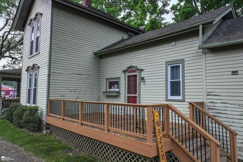 A home in Almont Vlg