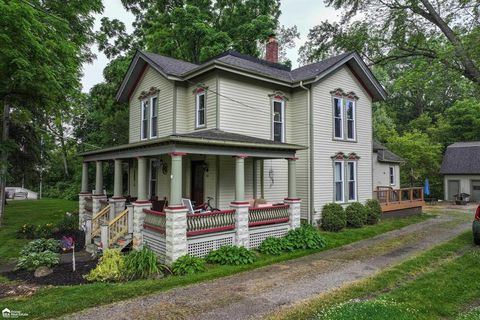 A home in Almont Vlg